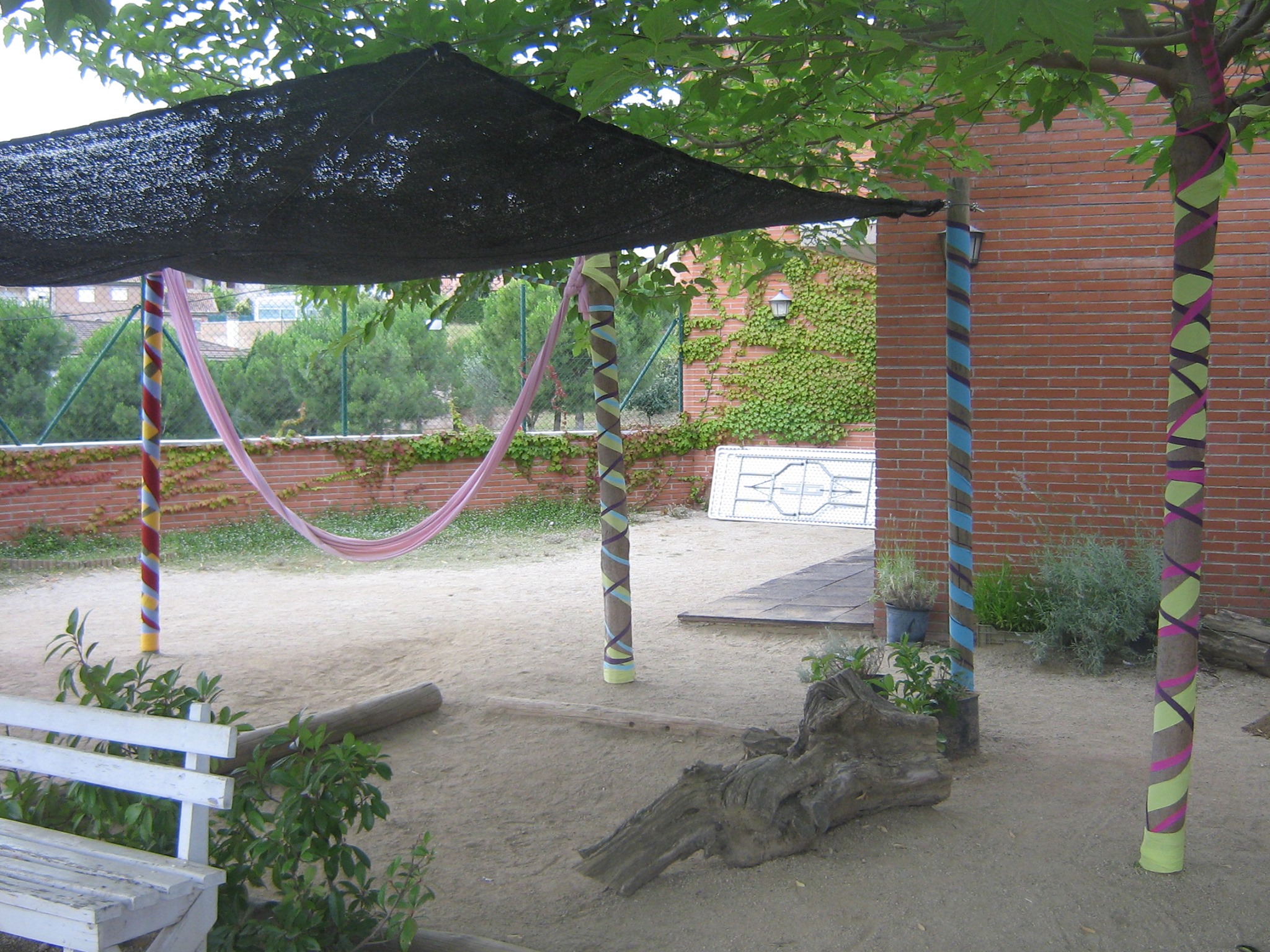 El pati de l'escola, una porta oberta al món