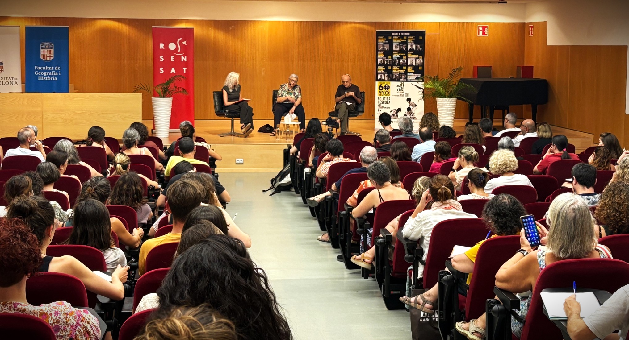 60 anys dempeus: política, escola i vida d’una associació més enllà de l’ensenyament