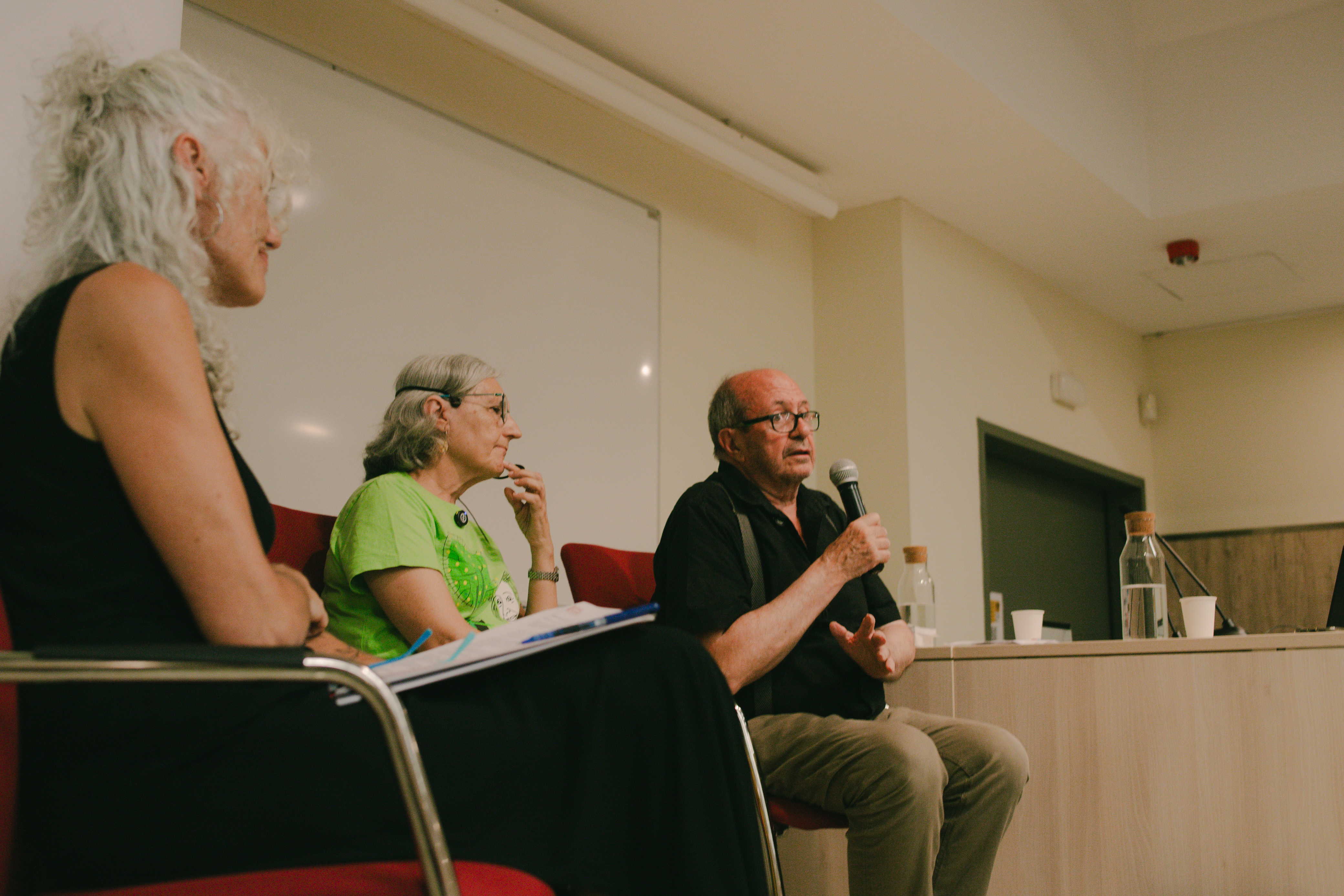 Dempeus a les espatlles de gegants amb Carmen Agulló Díaz i Jaume Cela