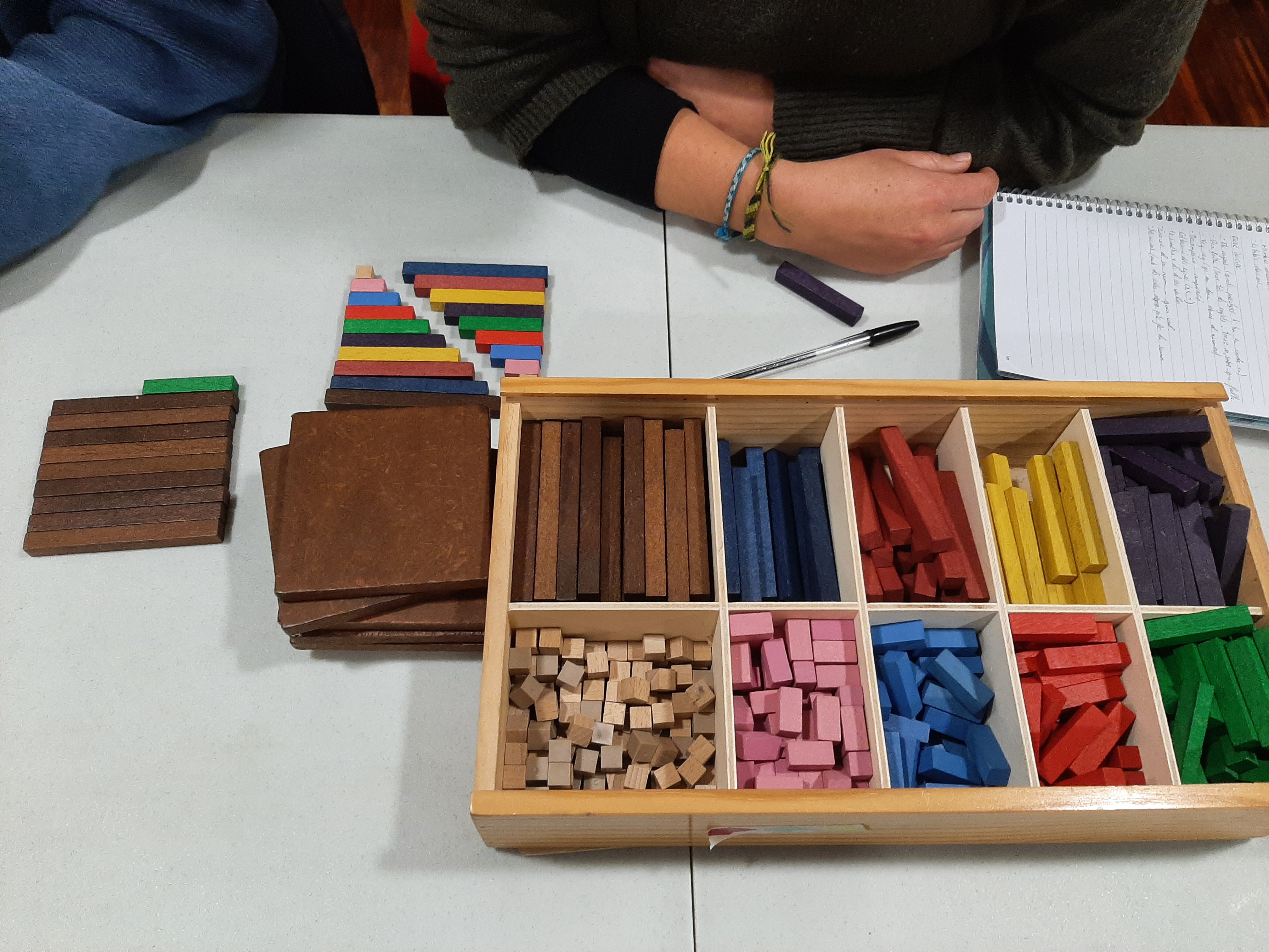 [21 octubre] CAÀREM. Amb els reglets potenciem habilitats matemàtiques