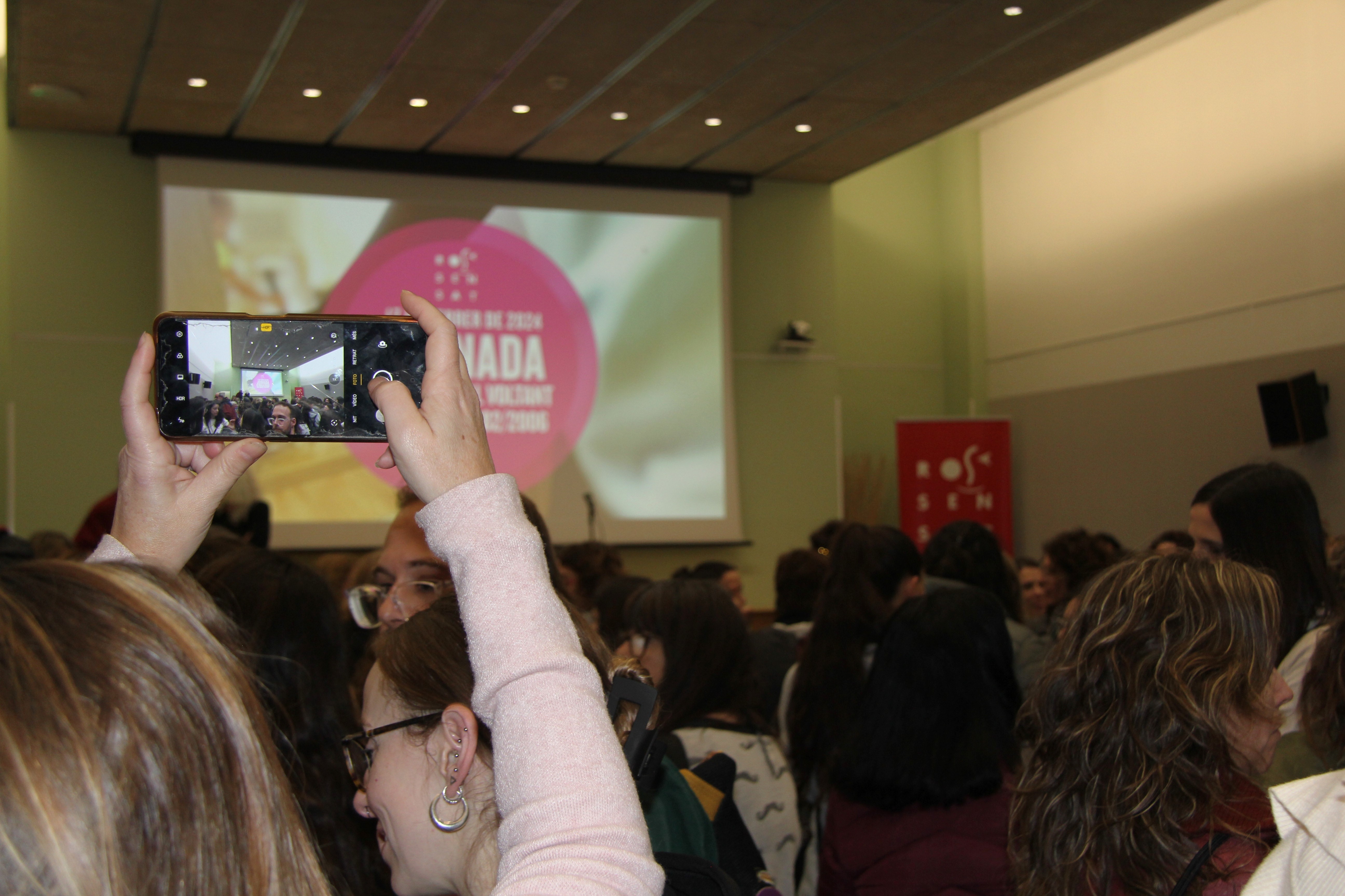 L'AM Rosa Sensat lliura el document de proposta de revisió del Decret 282/2006 al Departament d'Educació