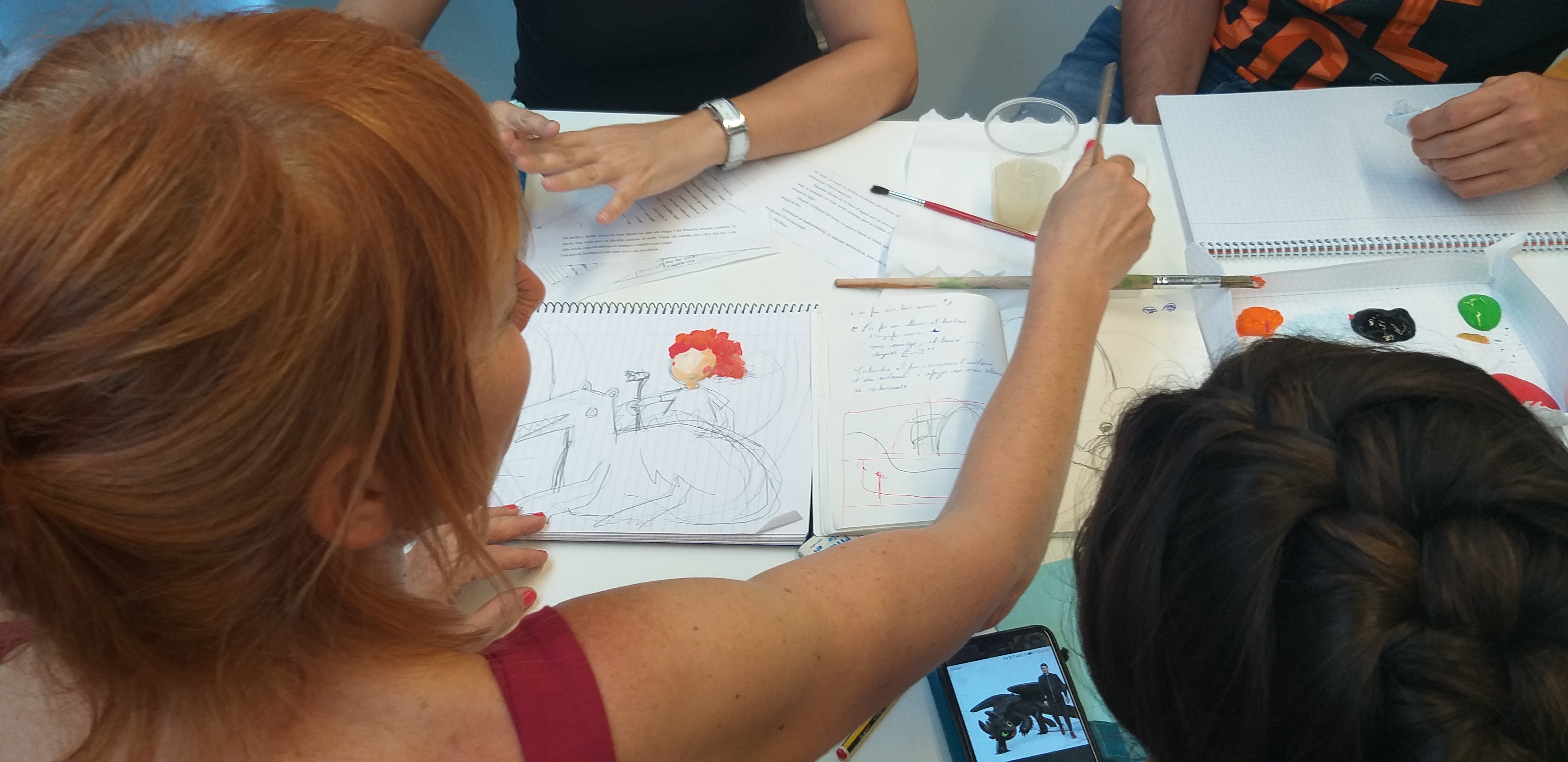 Treball en equip per revisar una llegenda