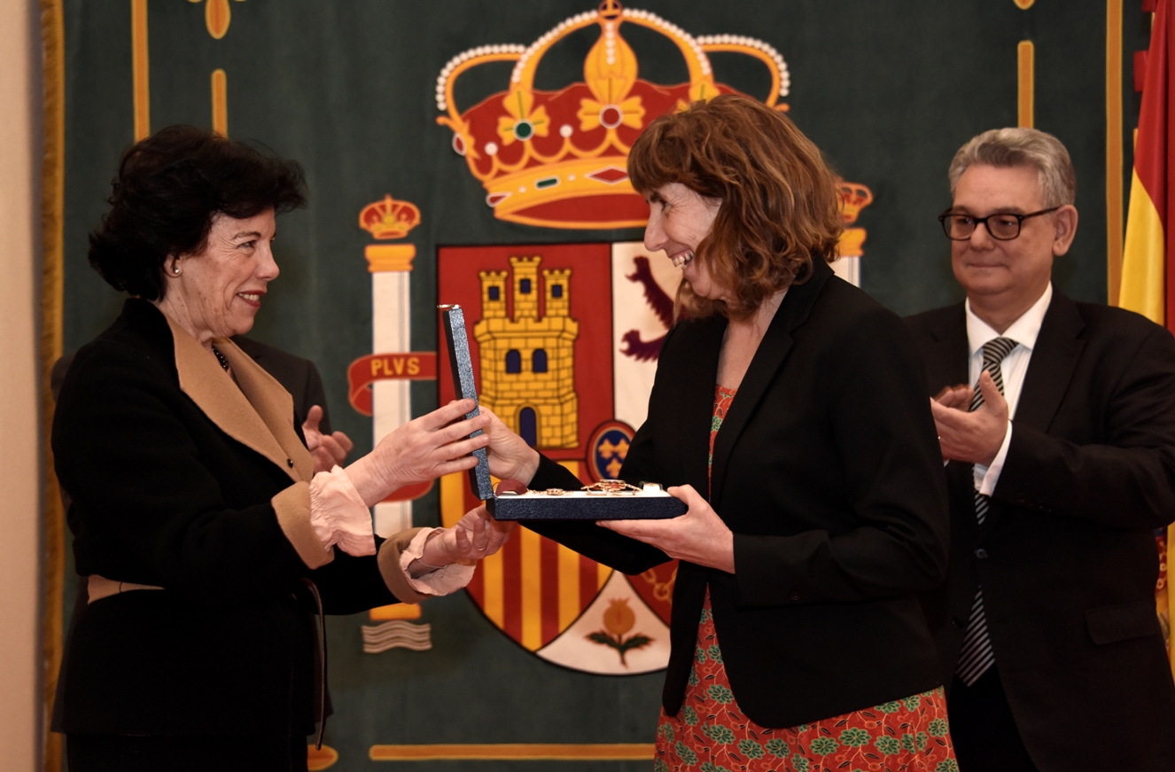 Rosa Sensat rep la Placa d'Honor de l'Orde Civil d'Alfons X El Savi