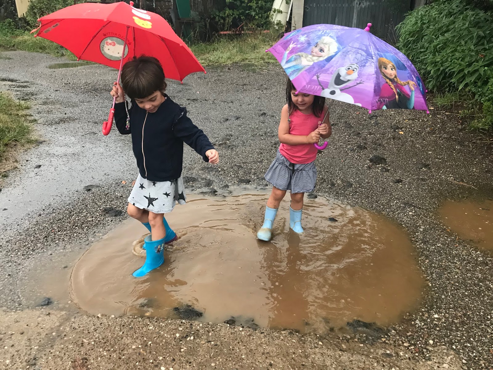Tots hem après a cordar botons!