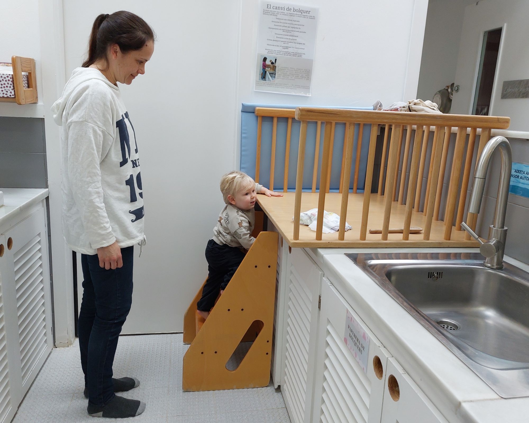 Experiències. Acompanyament de la cura personal, els canvis de bolquers i el control d’esfínters