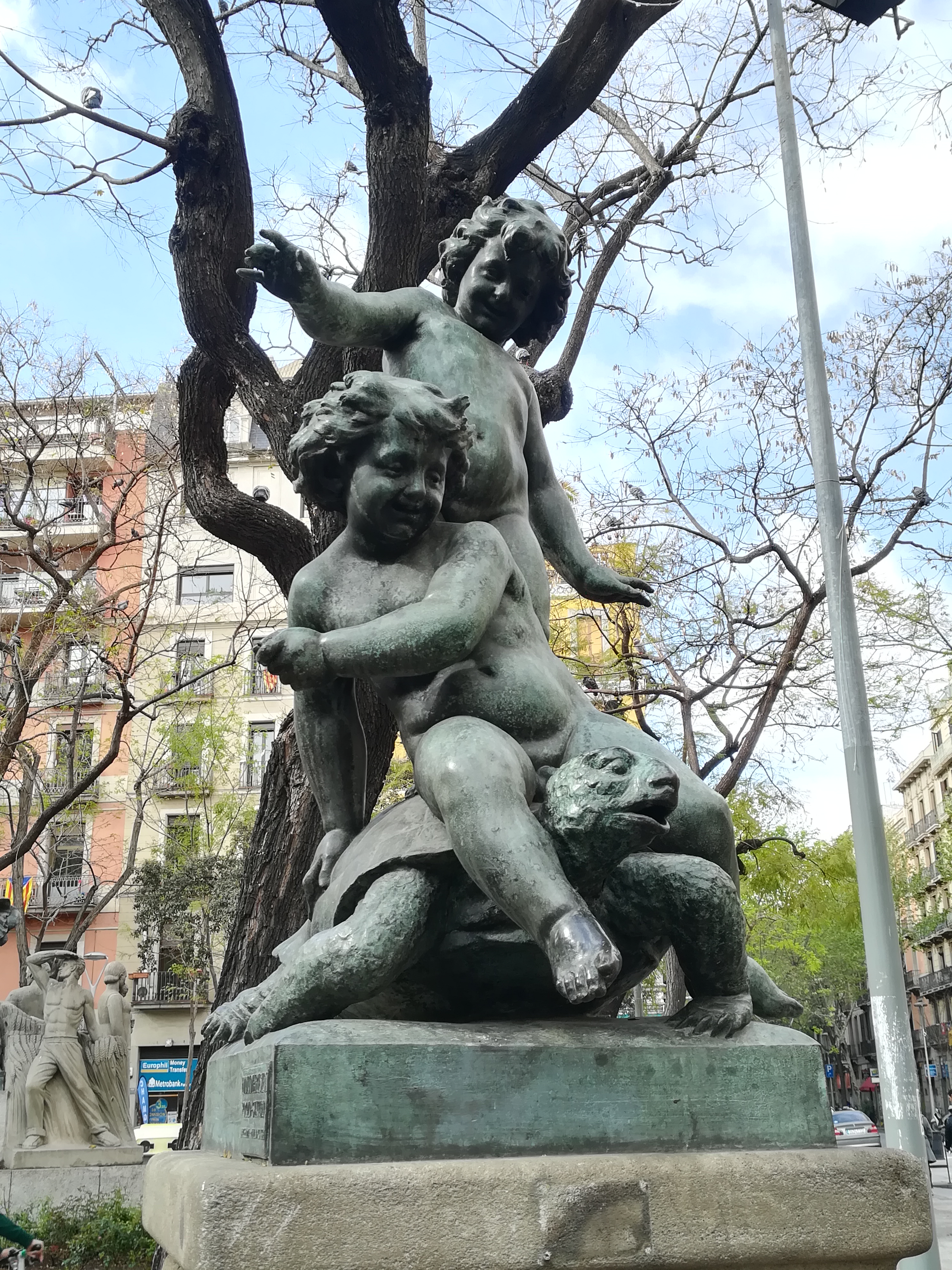 Editorial. contra L’ANDROCENTRISME, COEDUCACIÓ