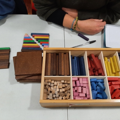 [21 octubre] CAÀREM. Amb els reglets potenciem habilitats matemàtiques