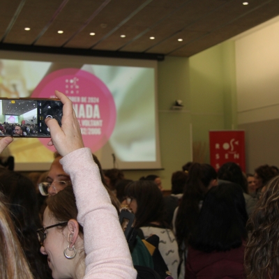 L'AM Rosa Sensat lliura el document de proposta de revisió del Decret 282/2006 al Departament d'Educació