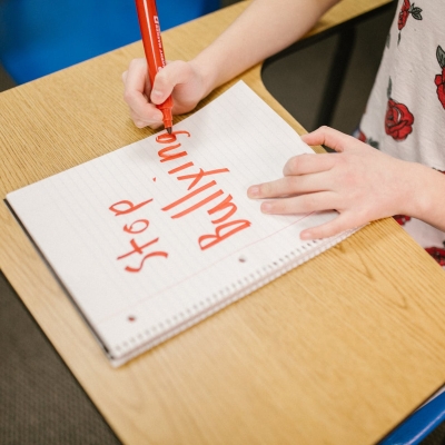 Cuidant la persona, cuidem el grup i cuidem el món