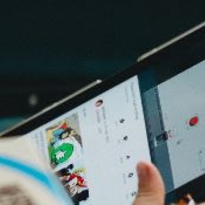 Pretenem traspassar la pantalla? Reflexions d'un educador confinat