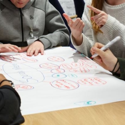 L’escola que emancipa. L’educació del pensament crític per fer front a l’adoctrinament