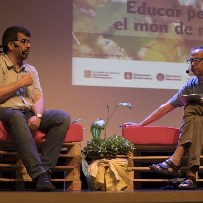 A l’escola ara ja no anem a buscar-hi coneixement, sinó educació