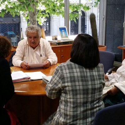 Mujica i Topolanski reben representats de Rosa Sensat